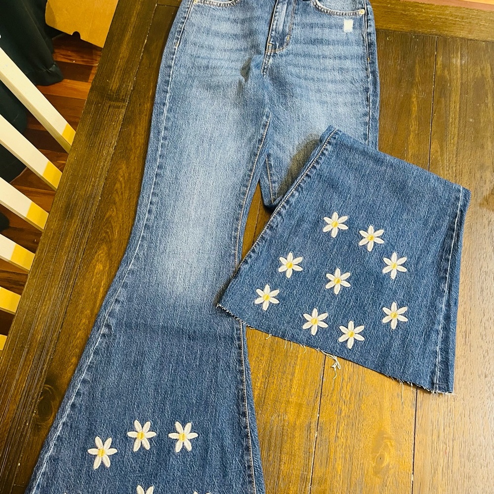 NWT Forever 21 Blue Flare Jeans with Daisy Embroidery